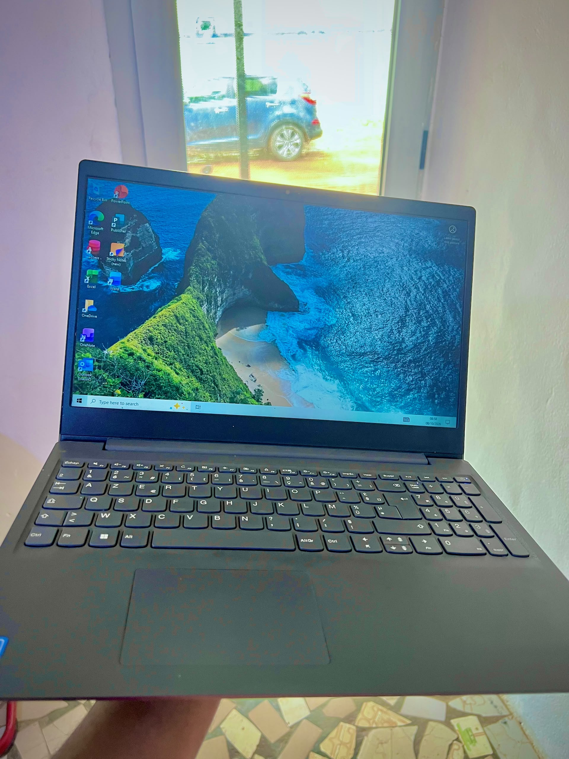 LENOVO V15